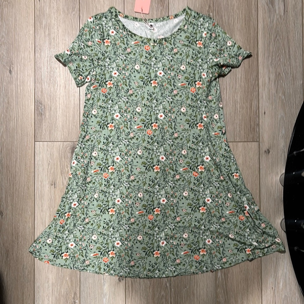 Floral Green Dress Never Worn Tags still on Size Large